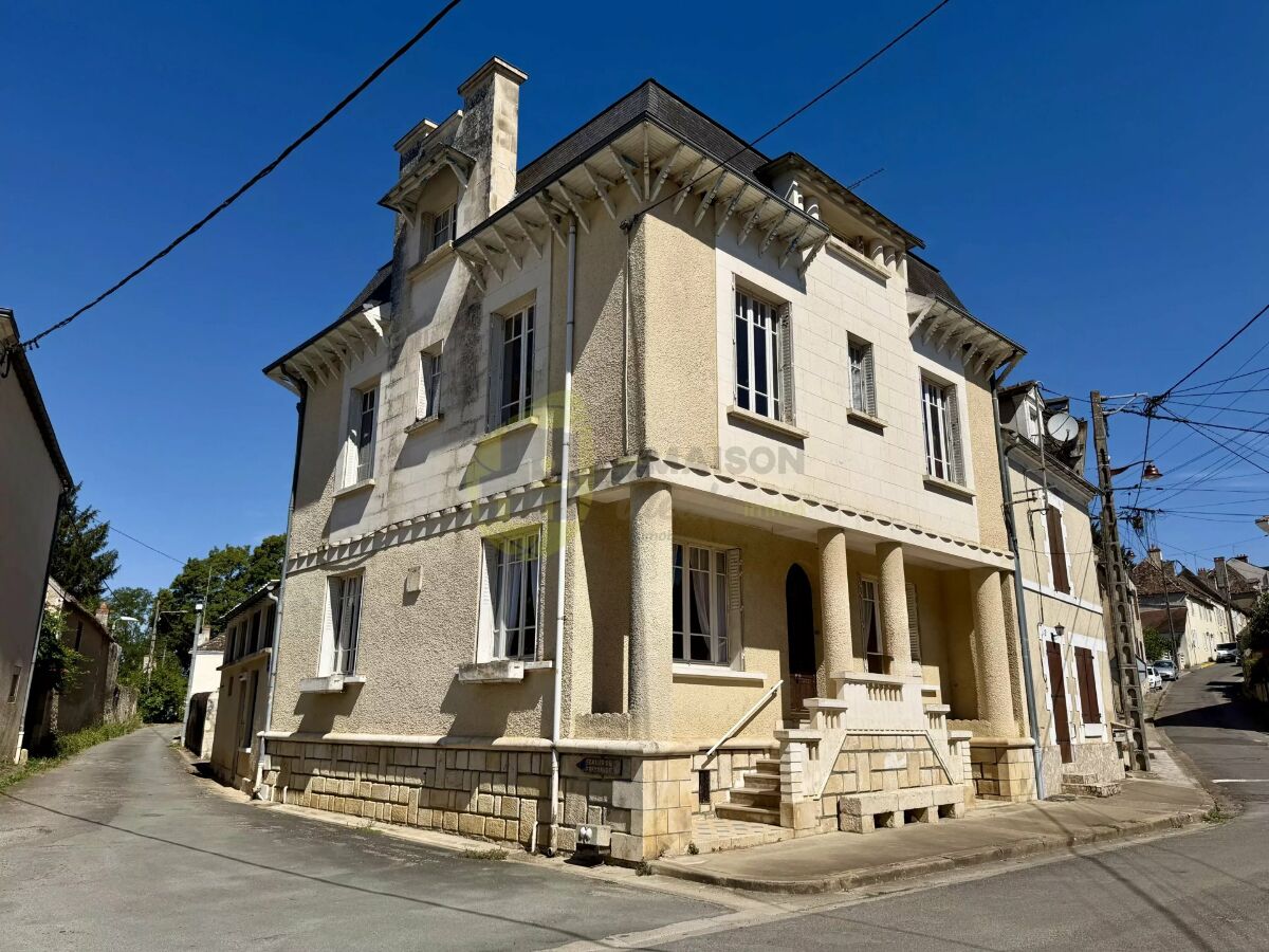 Maison 8 pièces 145 m² · à Bélâbre · 145 m² · 92 900 €