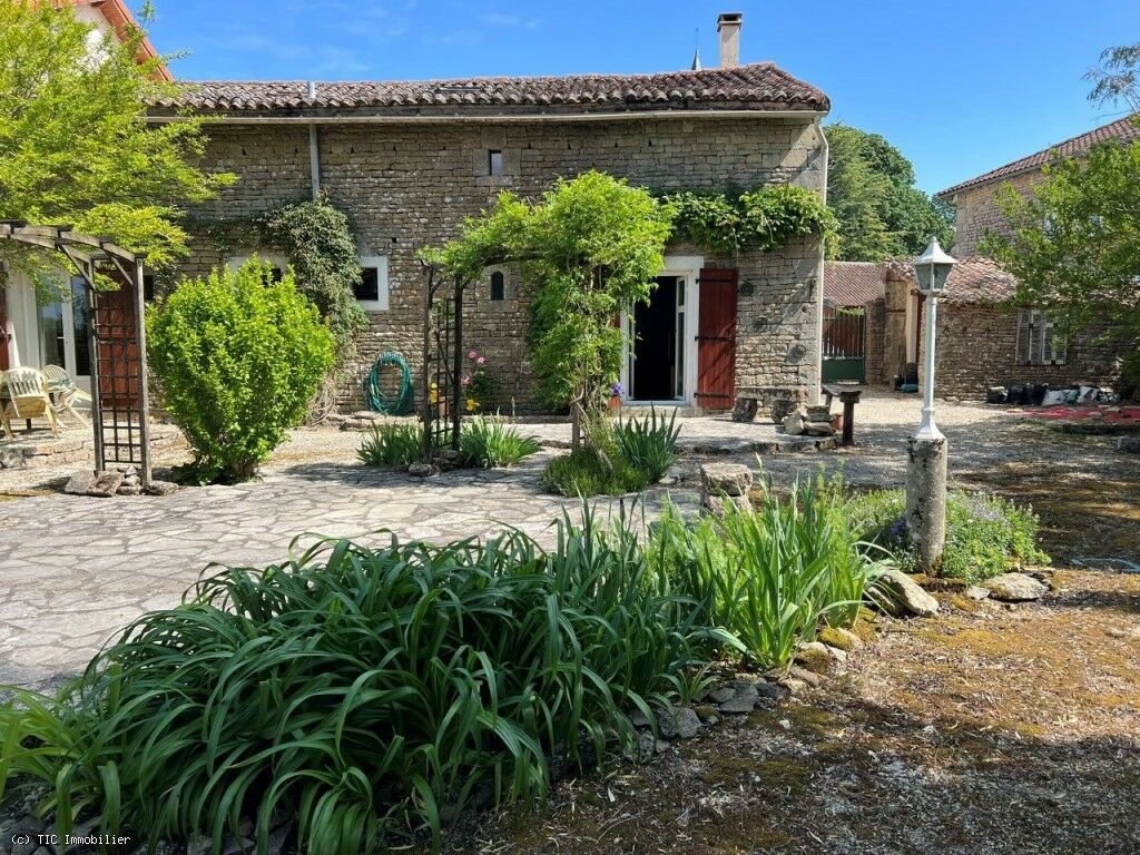 Maison 5 pièces 147 m² · à Villefagnan · 147 m² · 143 500 €