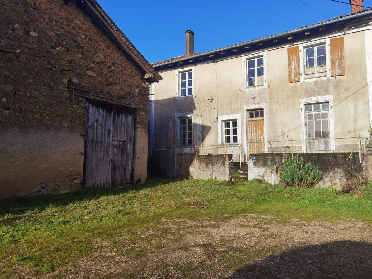 Maison 4 pièces 110 m² · à Montemboeuf · 110 m² · 19 500 €