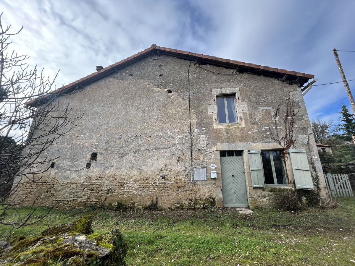 Maison 6 pièces 150 m² · à Saint-Claud · 150 m² · 85 500 €