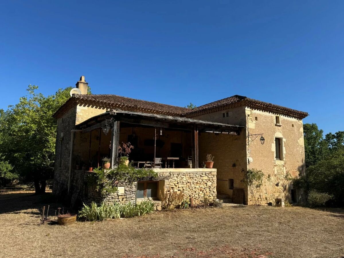 Maison 10 pièces · à Albas · 399 000 €