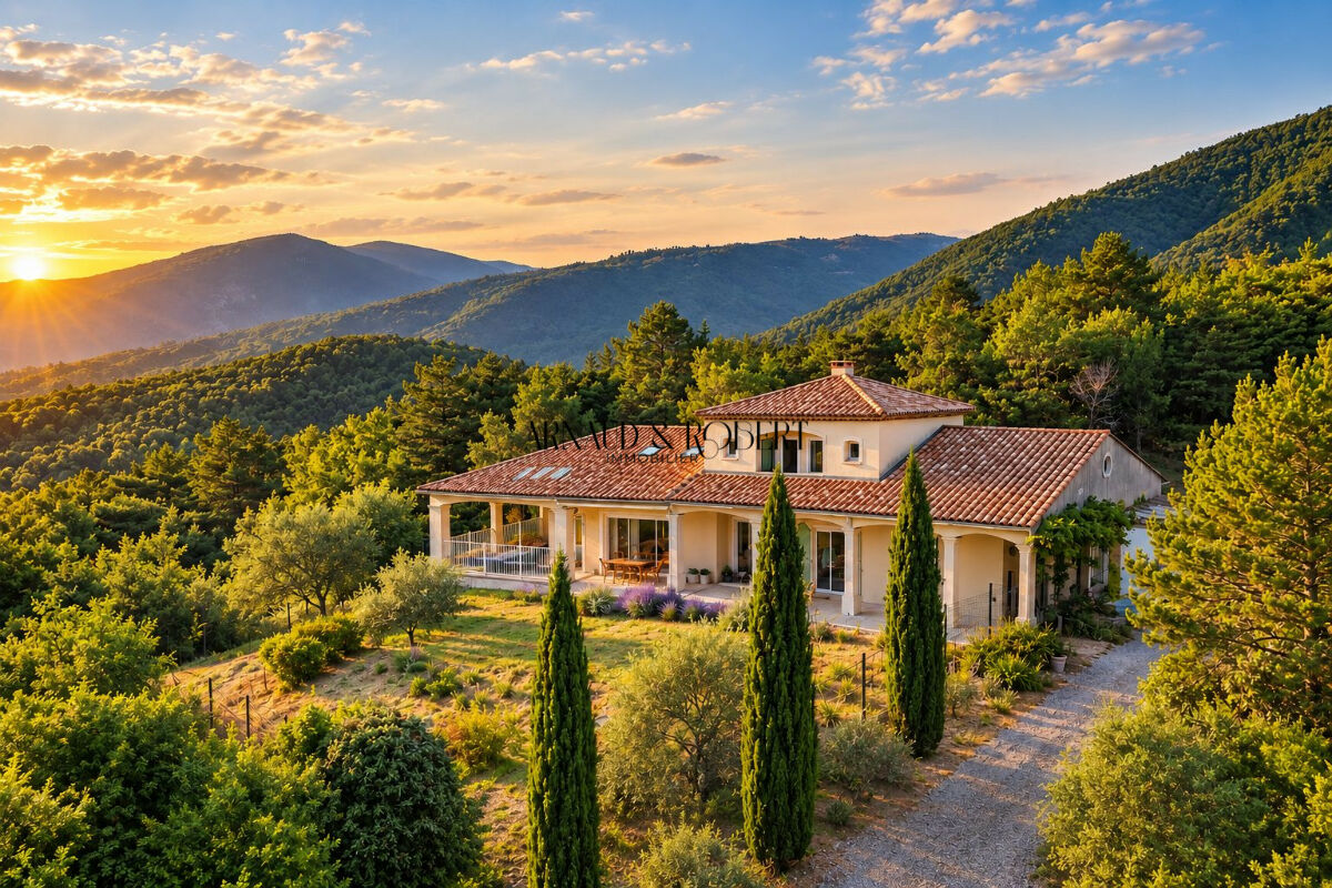 Maison 7 pièces 190 m² · à Dieulefit · 190 m² · 680 000 €