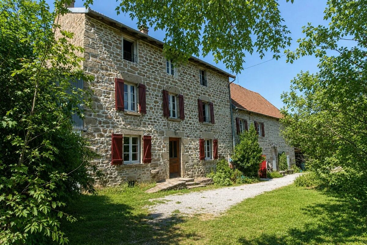 Maison 10 pièces 280 m² · à Vallieres · 280 m² · 292 650 €