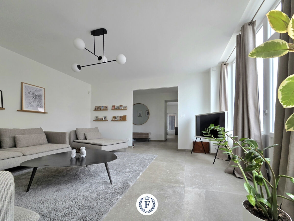 Maison 7 pièces 300 m² · à Deux-Grosnes · 300 m² · 390 000 €