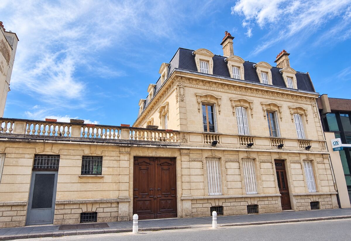 Maison 18 pièces 594 m² · à Thiers · 594 m² · 421 600 €