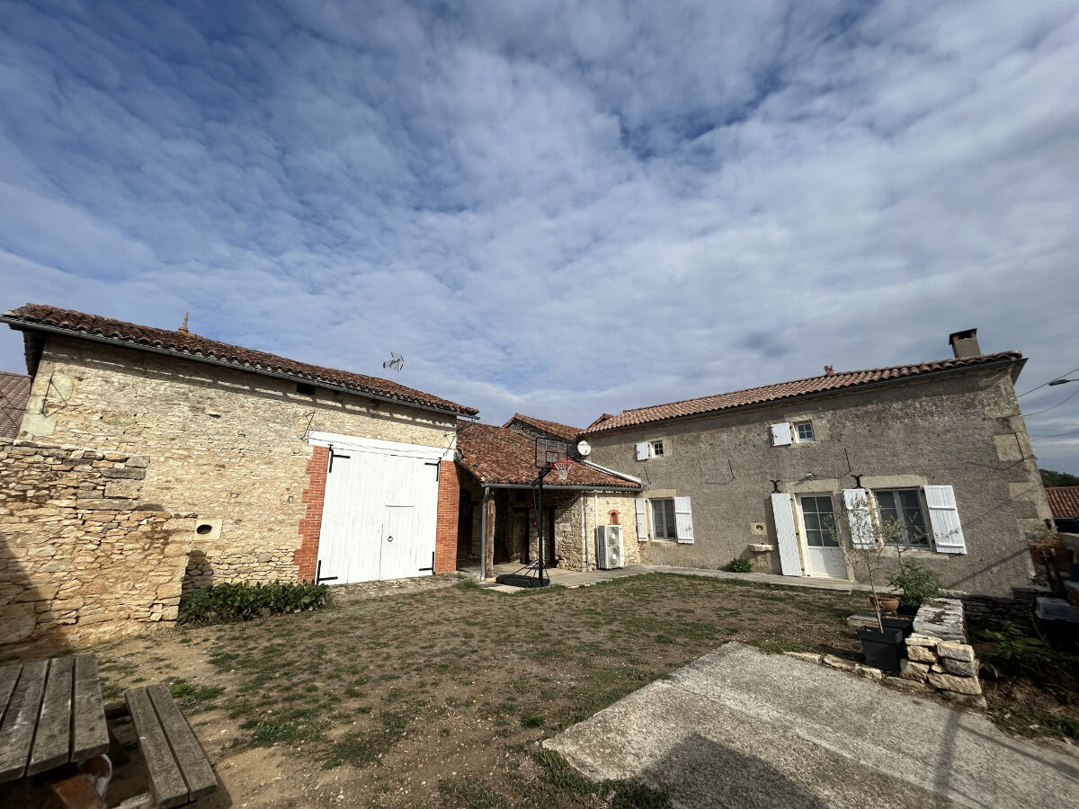 Maison 4 pièces 160 m² · à Saint-Laurent-de-Céris · 160 m² · 199 500 €