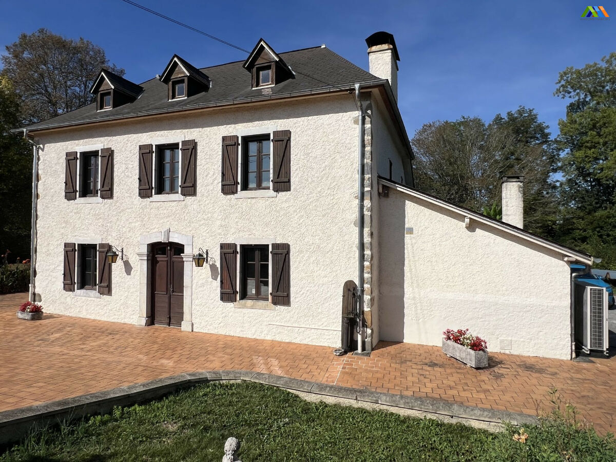 Maison 8 pièces 250 m² · à Ogeu-les-Bains · 250 m² · 385 000 €
