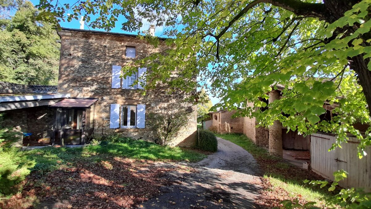 Maison 5 pièces 198 m² · à Saint-Martin-d'Août · 198 m² · 186 000 €